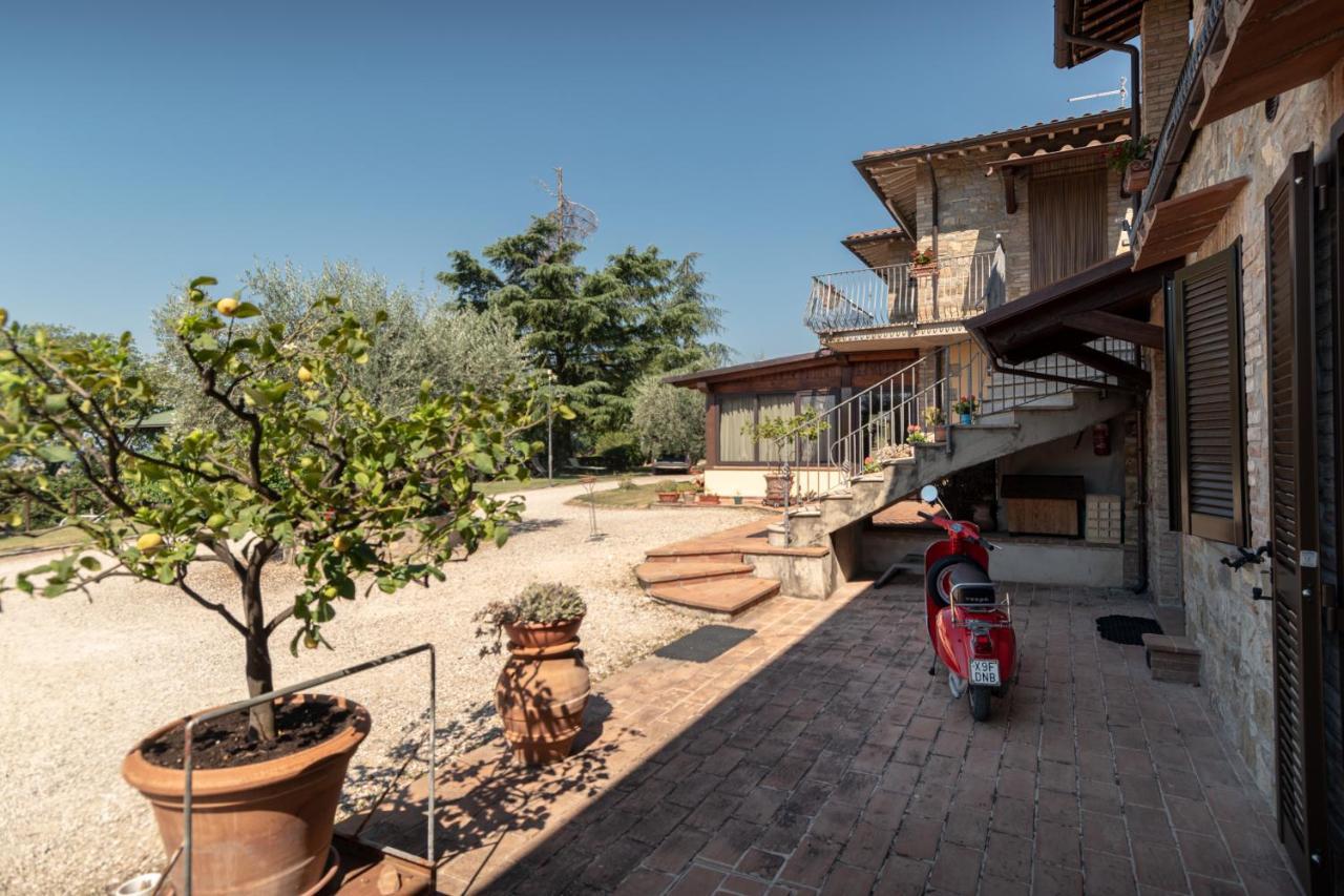 Agriturismo La Rocca Assisi ペトリニャーノ エクステリア 写真