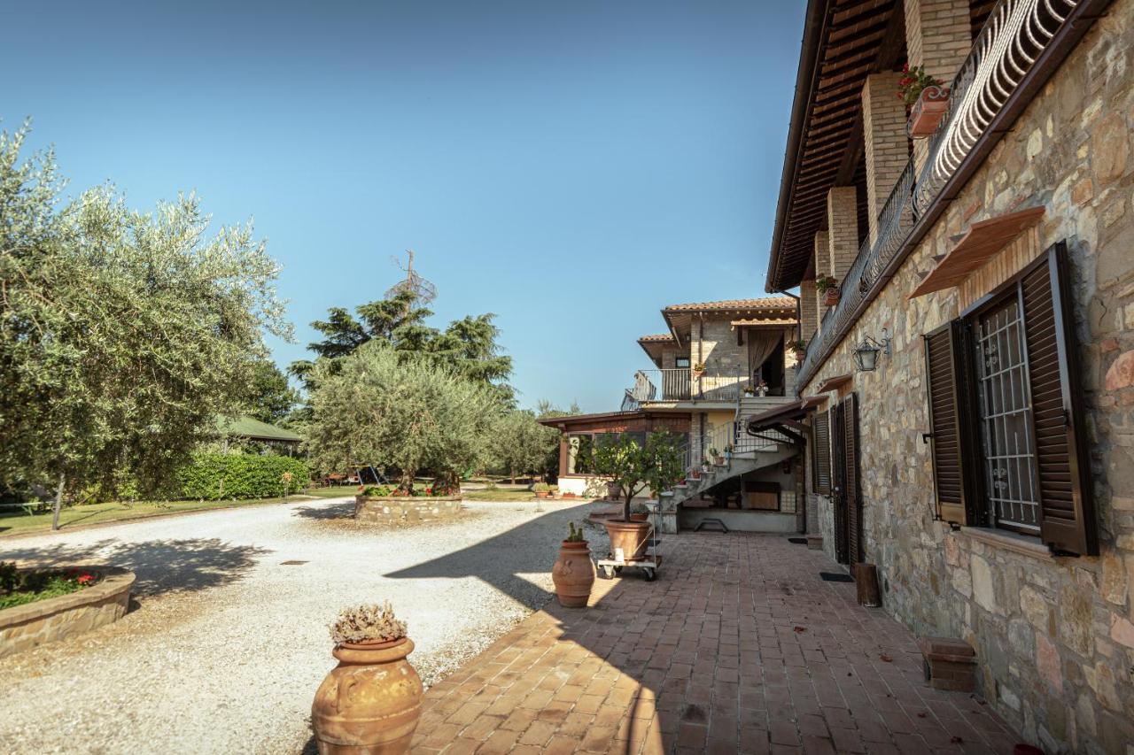 Agriturismo La Rocca Assisi ペトリニャーノ エクステリア 写真